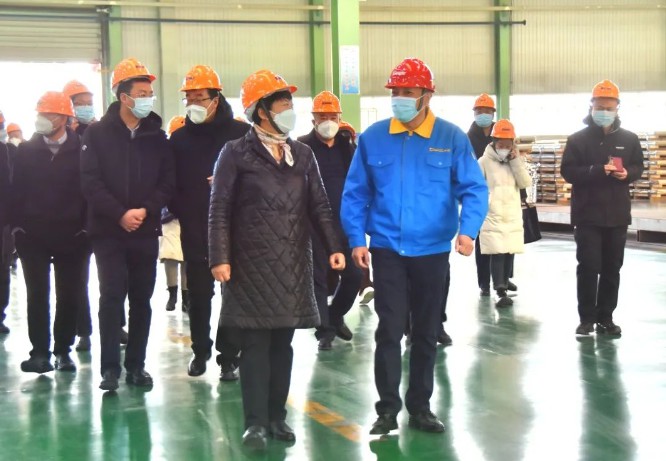 呼和浩特市尖草坪区委书记刘锦春莅临yl23455永利集团呼和浩特加工中心调研