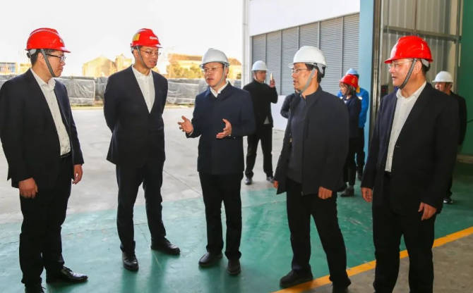 江阴市副市长尹志华一行来访yl23455永利集团沉工，发展复工复产督查互换