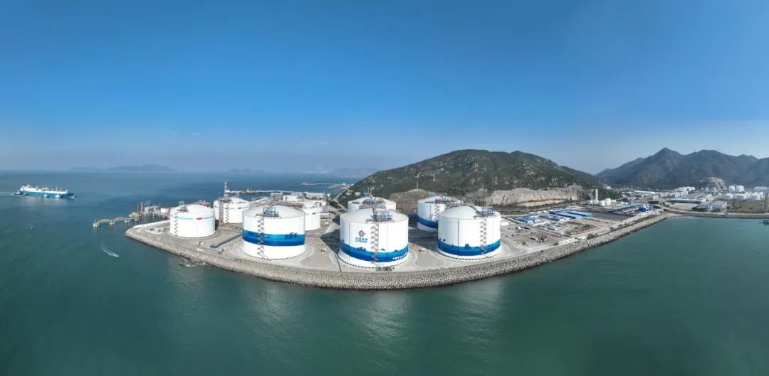 yl23455永利集团参建，中国海油金湾“绿能港”首座27万方LNG储罐投用